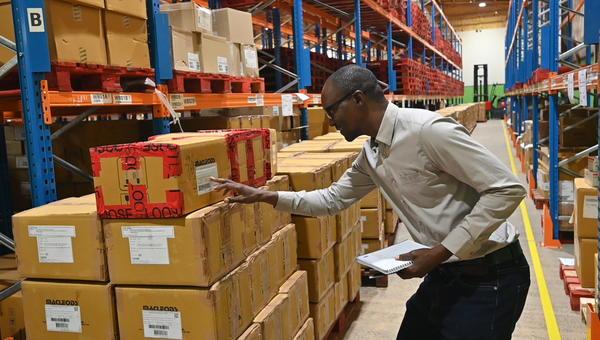 Opération de contrôle dans un entrepôt